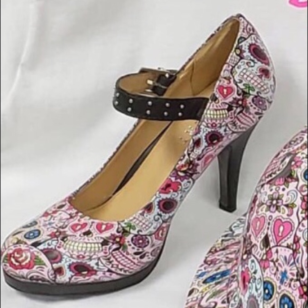 One-of-kind SUGAR SKULL HYDROGRAPHIC pumps 💕💀💕 - Picture 4 of 8
